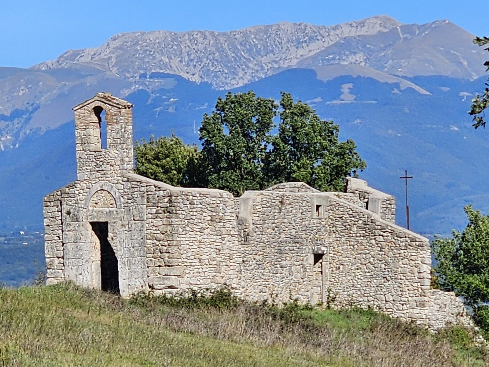 Kirchenruine am Franziskusweg